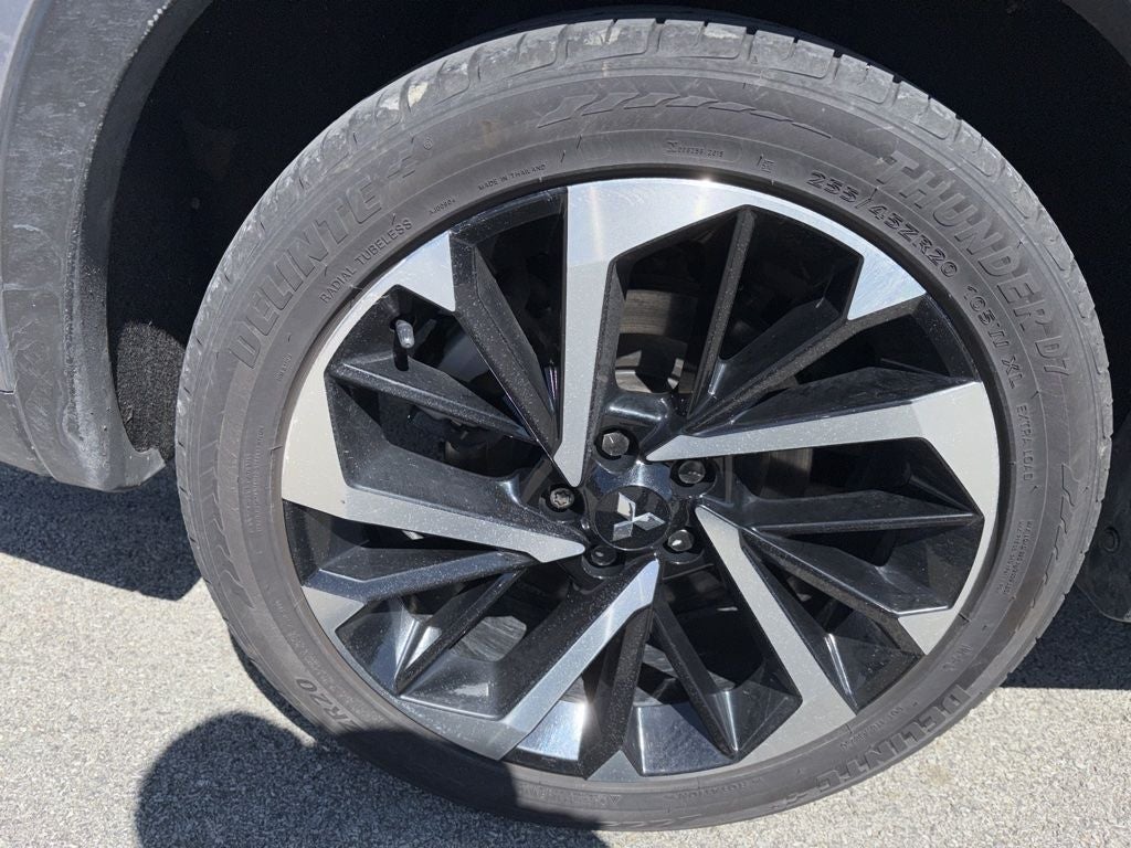 2022 Mitsubishi Outlander Black Out Pkg