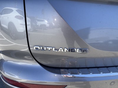 2022 Mitsubishi Outlander Black Out Pkg