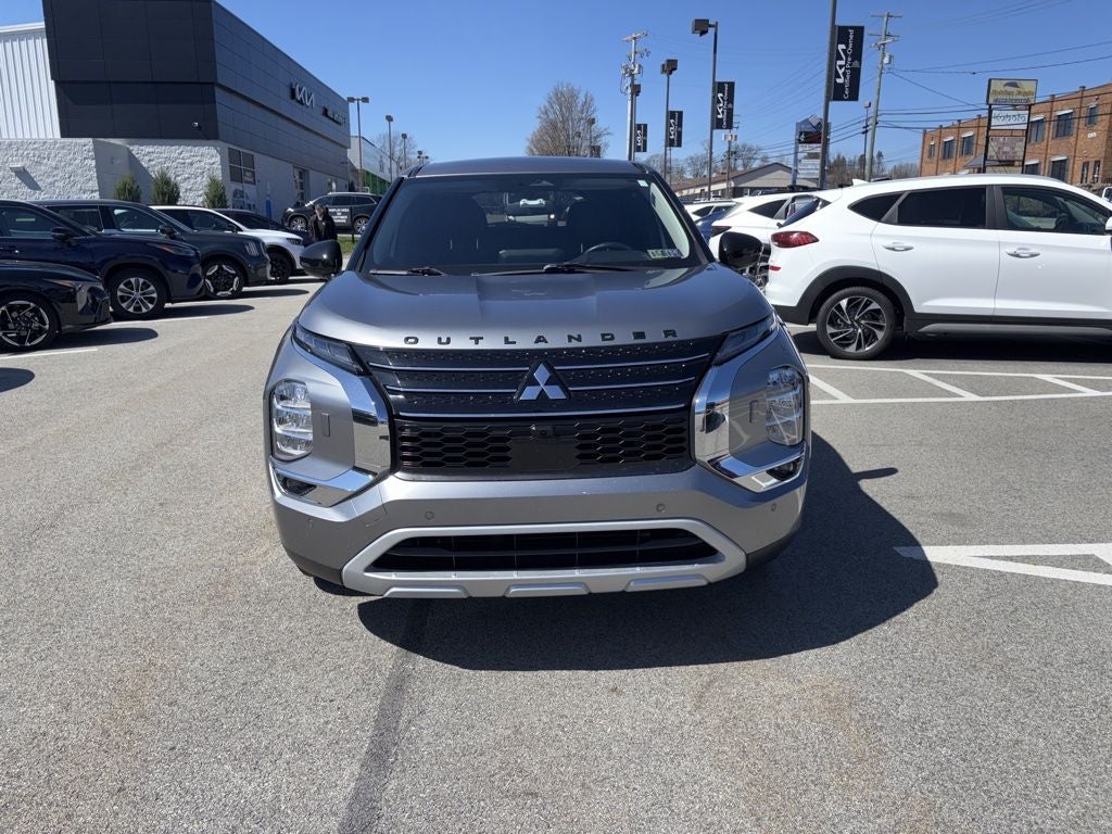 2022 Mitsubishi Outlander Black Out Pkg