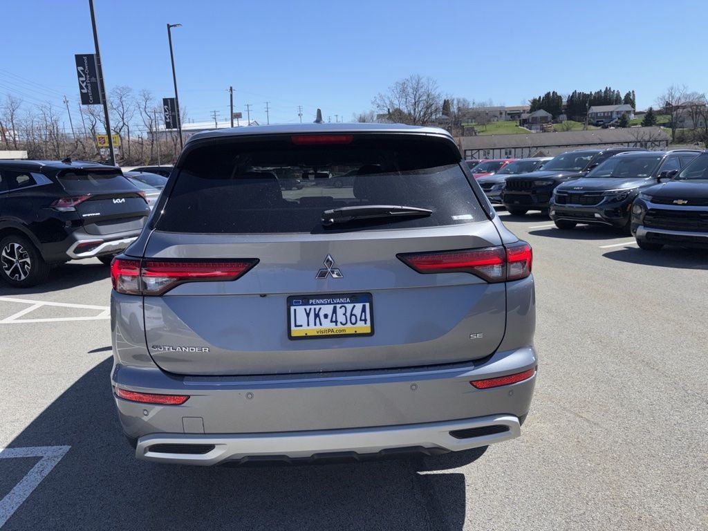 2022 Mitsubishi Outlander Black Out Pkg