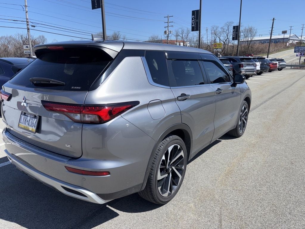 2022 Mitsubishi Outlander Black Out Pkg
