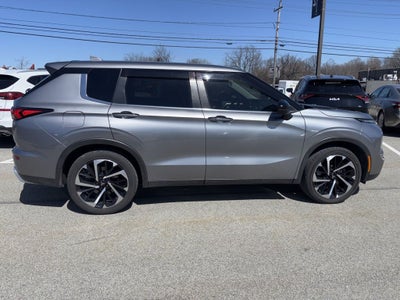 2022 Mitsubishi Outlander Black Out Pkg