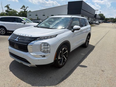 2023 Mitsubishi Outlander SE