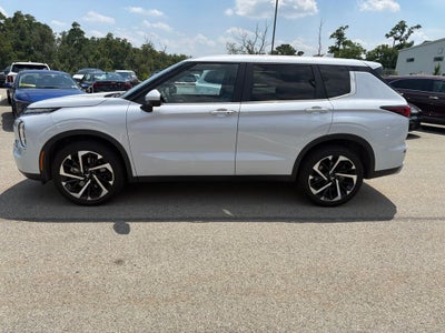 2023 Mitsubishi Outlander SE