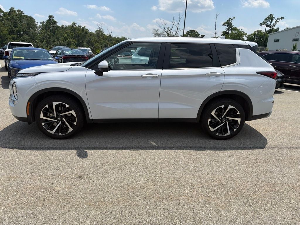 2023 Mitsubishi Outlander SE