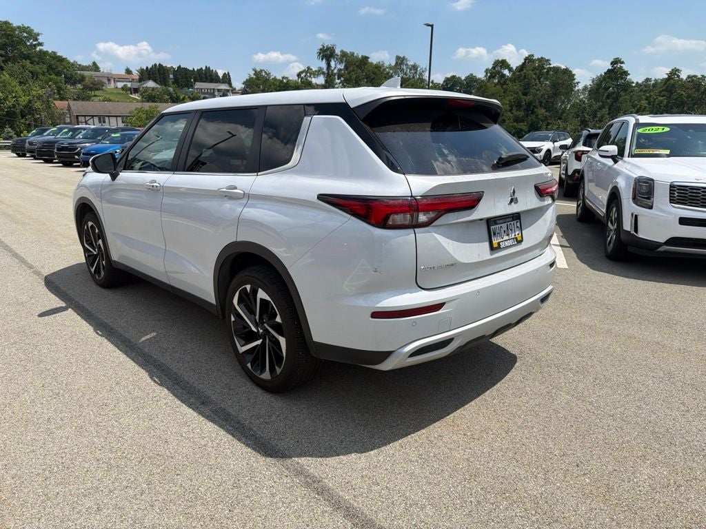 2023 Mitsubishi Outlander SE