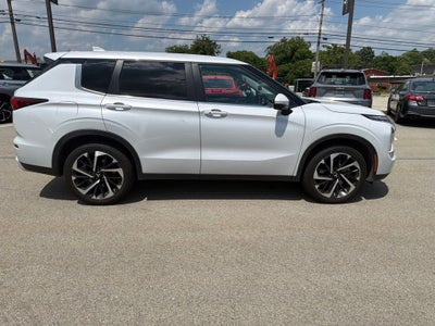 2023 Mitsubishi Outlander SE