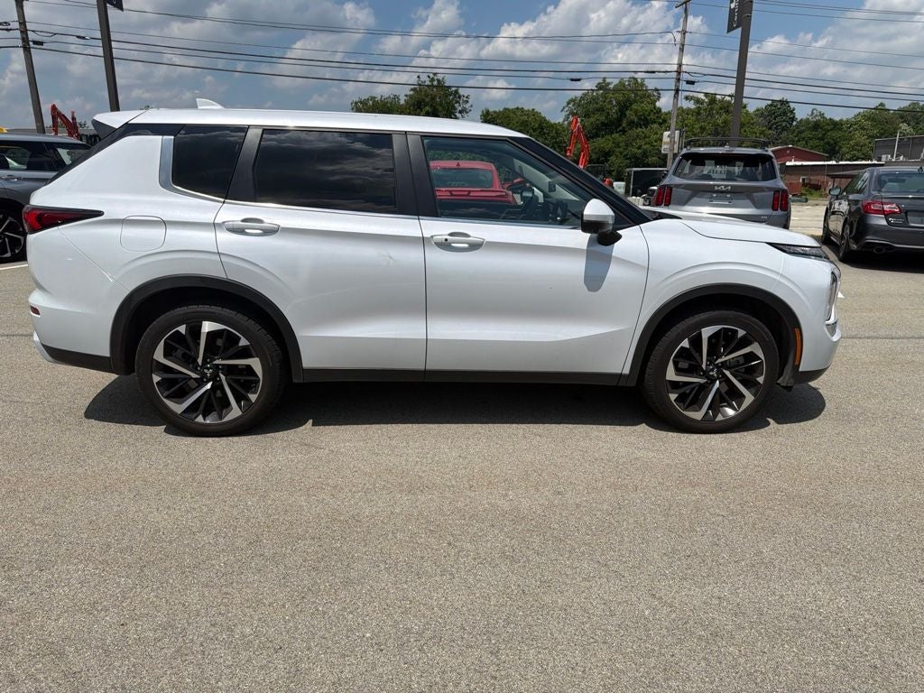 2023 Mitsubishi Outlander SE
