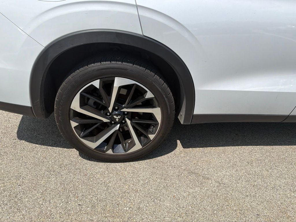 2023 Mitsubishi Outlander SE