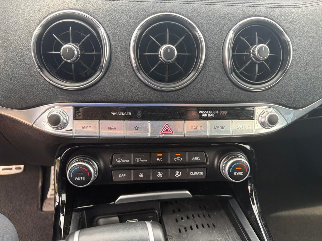 2023 Kia Stinger GT-Line Sun and Sound Pkg