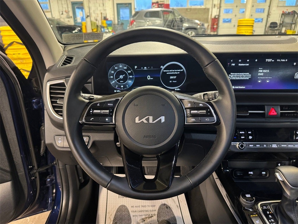 2025 Kia Seltos EX MOONROOF
