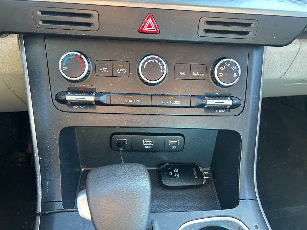 2023 Kia Carnival LX