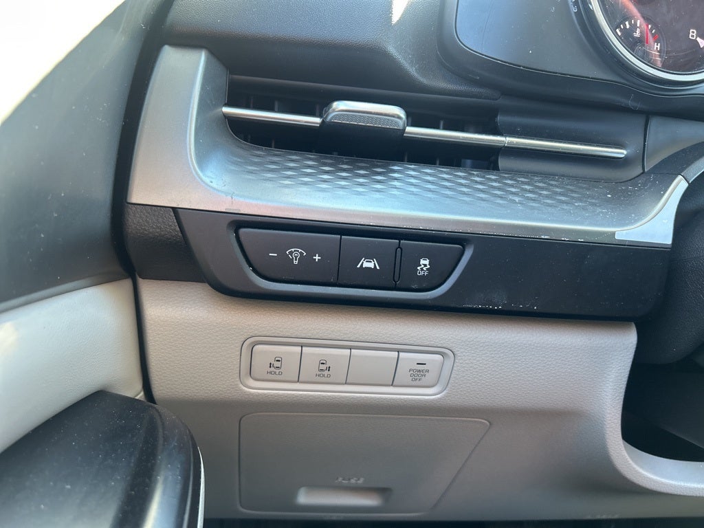 2023 Kia Carnival LX