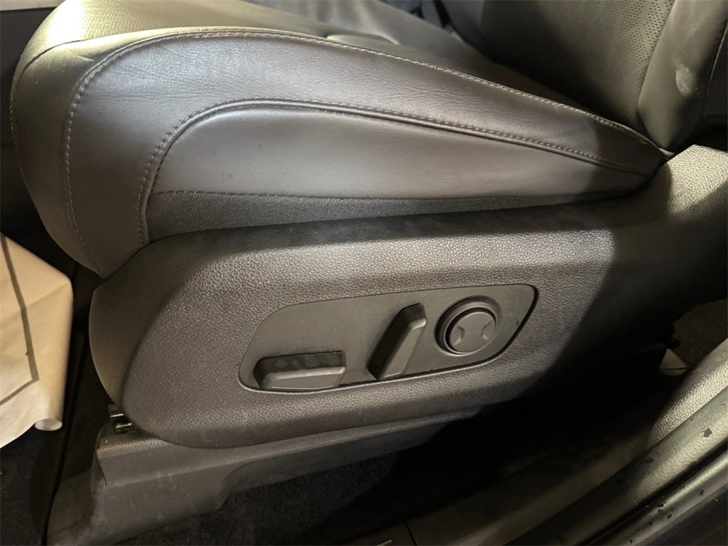 2024 Kia Carnival LX Seat Package