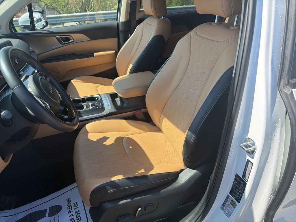 2024 Kia Carnival LX