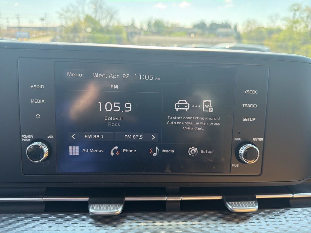 2024 Kia Carnival LX