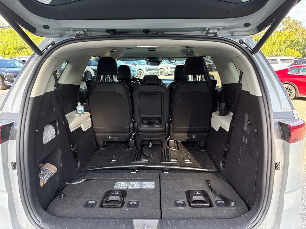 2024 Kia Carnival EX
