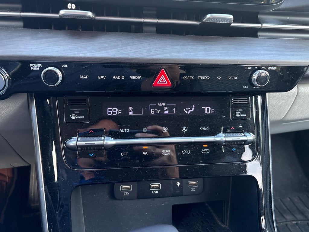 2024 Kia Carnival EX