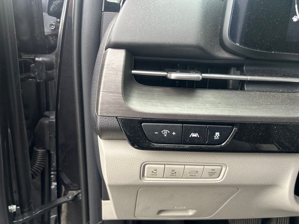 2023 Kia Carnival SX REAR ENTERTAINMENT