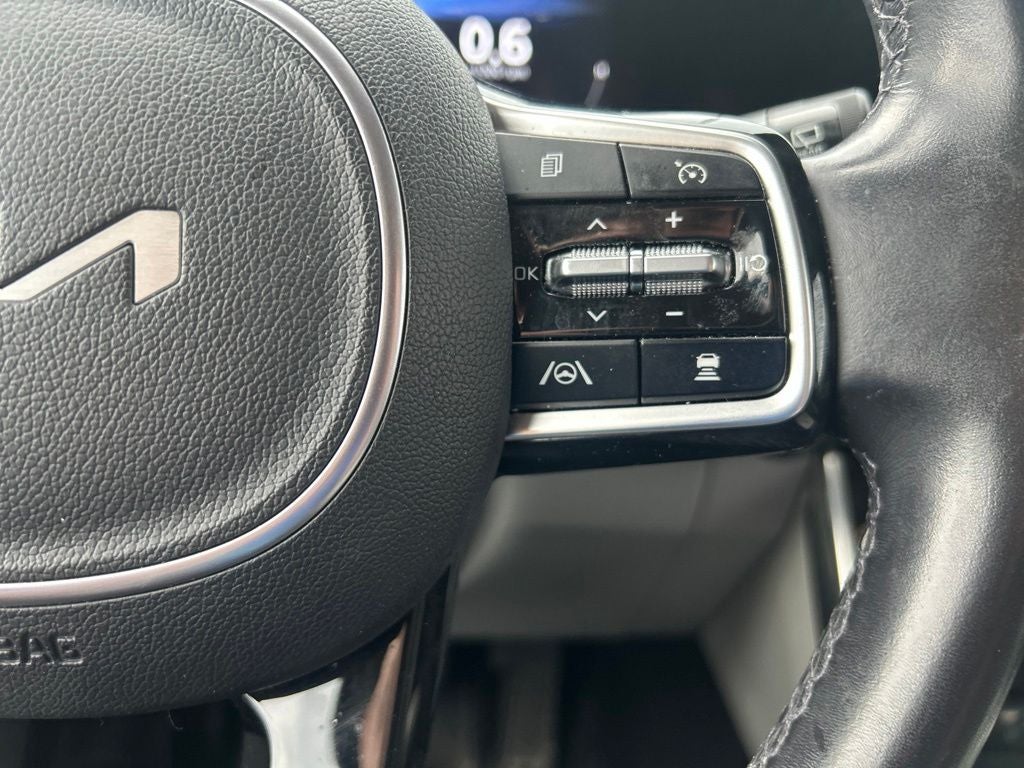 2023 Kia Carnival SX REAR ENTERTAINMENT
